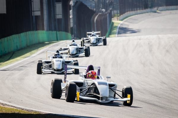 Fórmula Academy Sudamericana realiza primeira corrida do ano em Interlagos